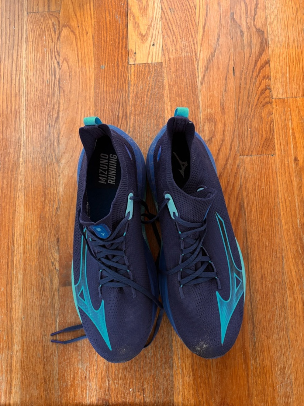 Mizuno and Vista size 12 - Picture 2 of 3